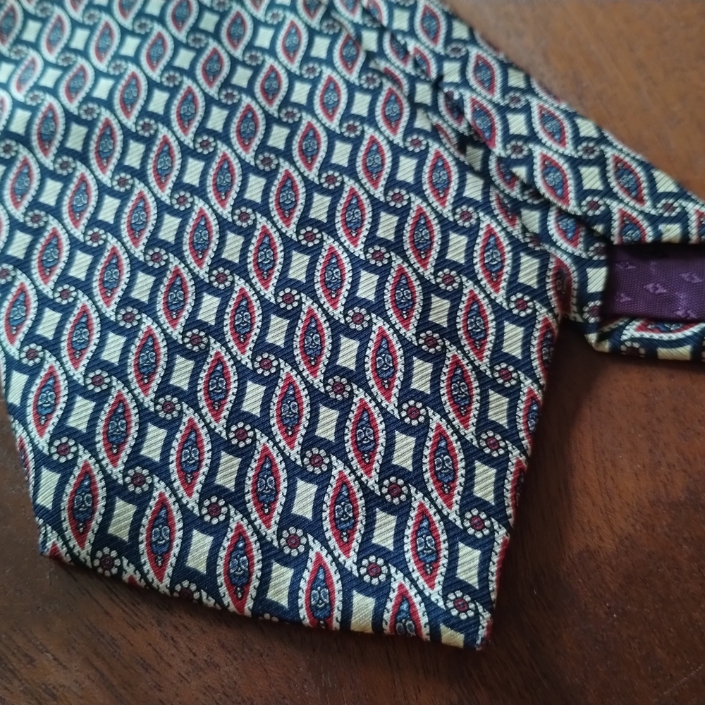 Elegant Patterned 100% Silk Men's Tie